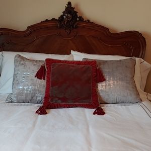 Velvet pillow
